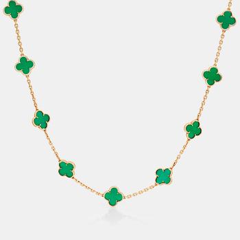 A green chalcedony and 18K gold "Alhambra" necklace from Van Cleef & Arpels. Signed V.C.A for Van Cleef & Arpels.