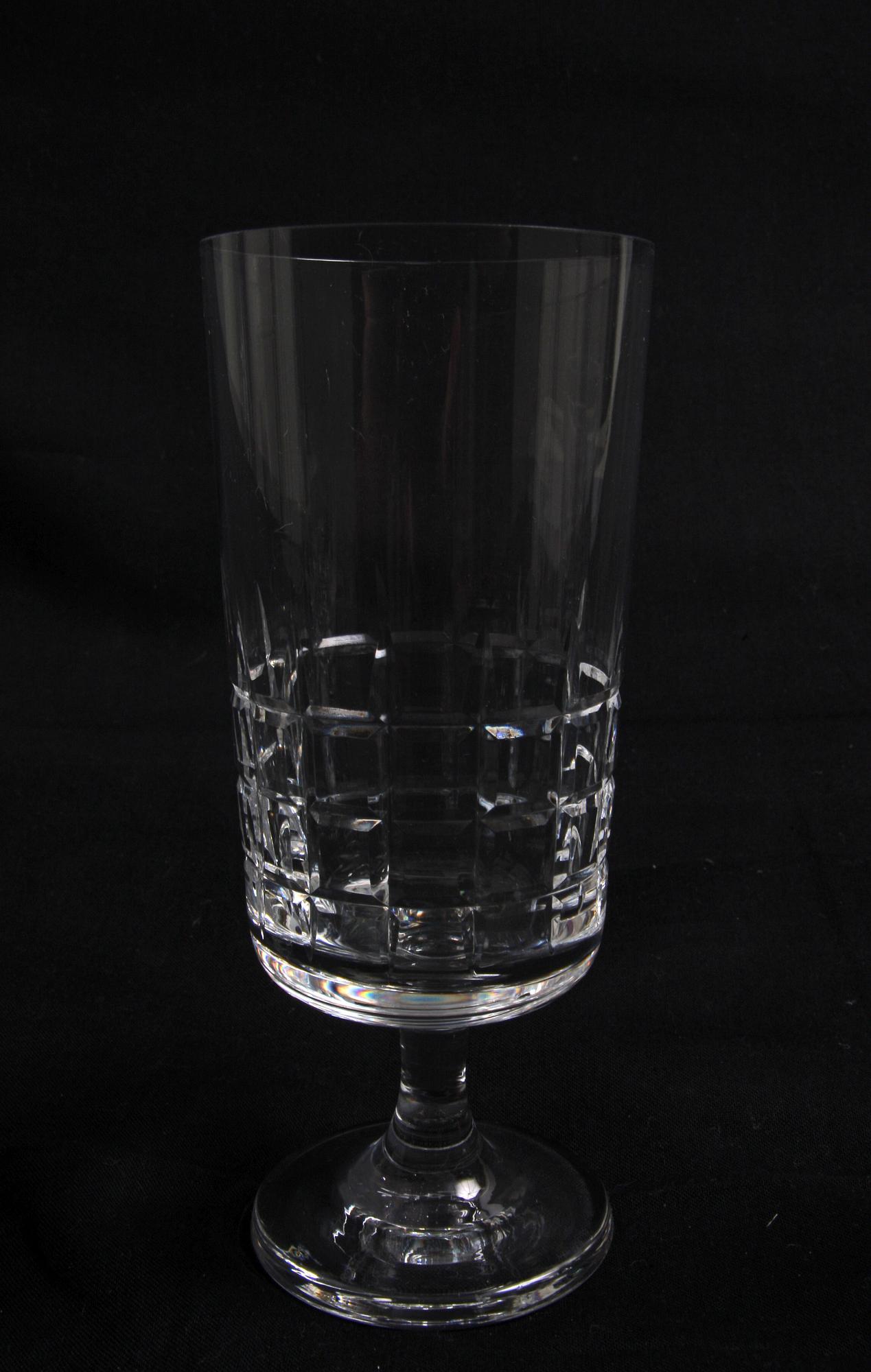 SERVIS, ca 80 delar. Glas, "City" Kosta.