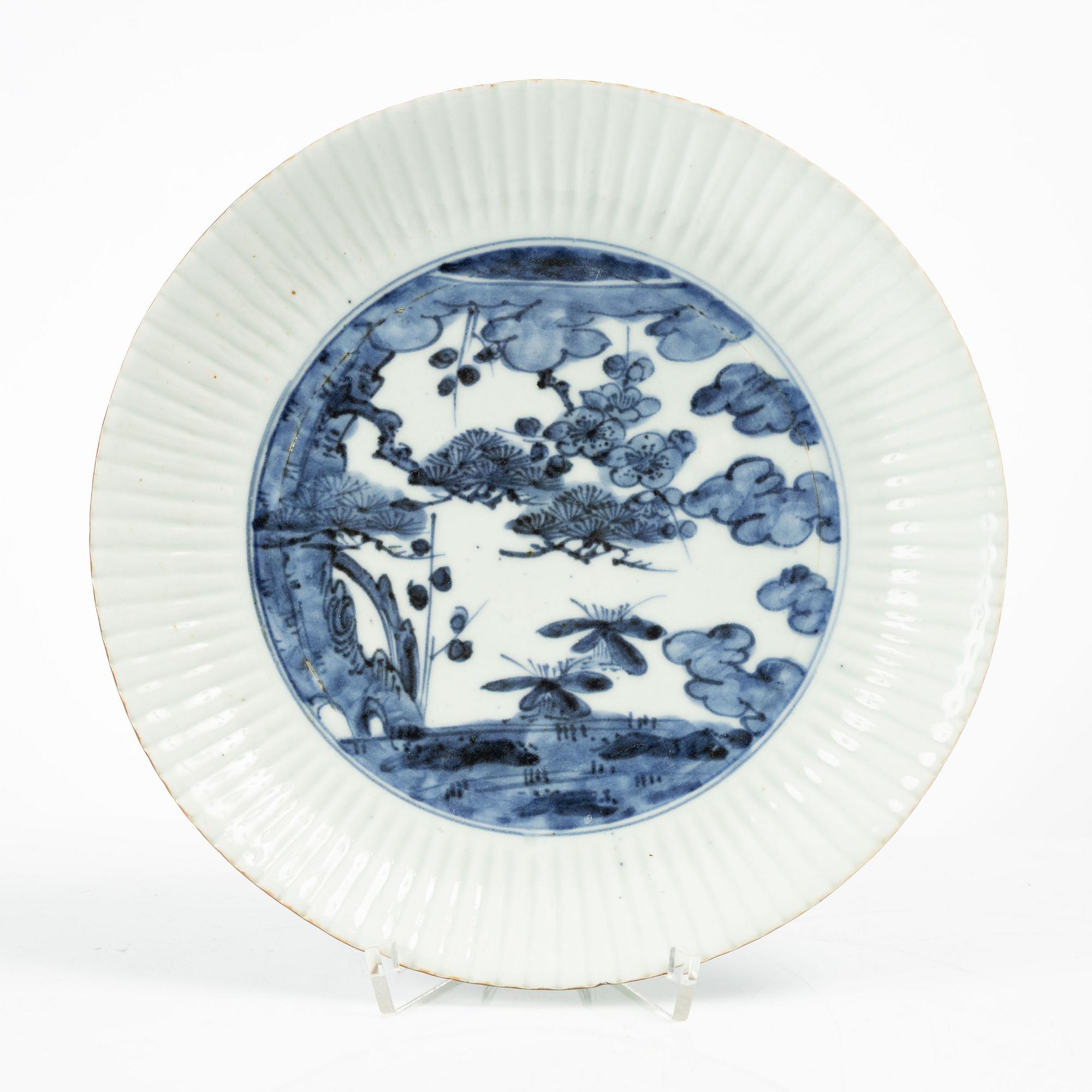 Two Japanese blue and white porcelain dishes, 18th century, Edo (1603-1868).