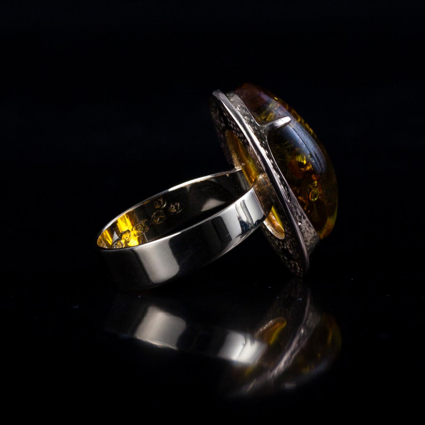 RING, 14K guld, bärnsten, finska stämplar 1970. Vikt 3,9 g.
