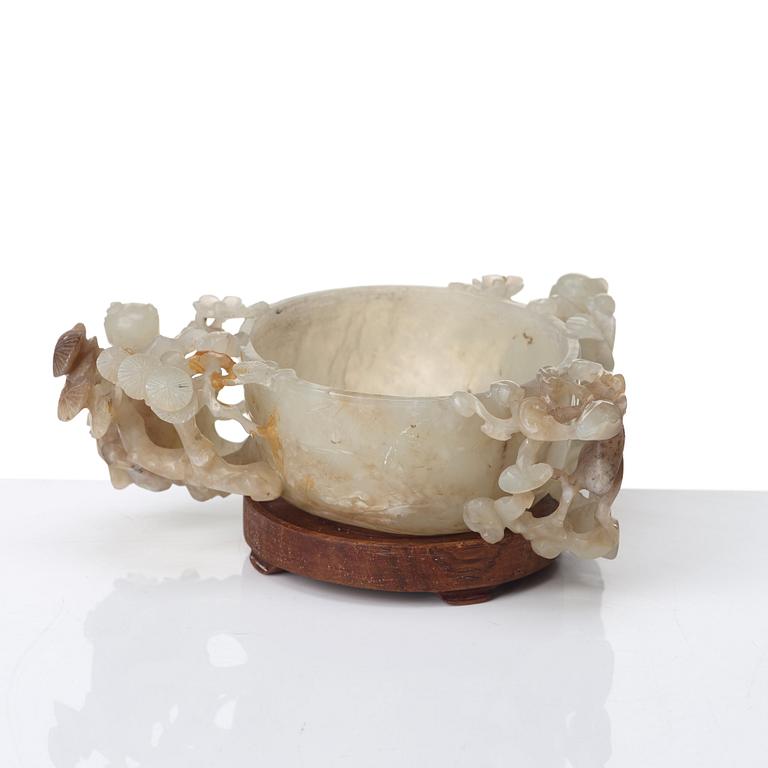 A nephrite bowl, Qing dynasty, 19th Century.