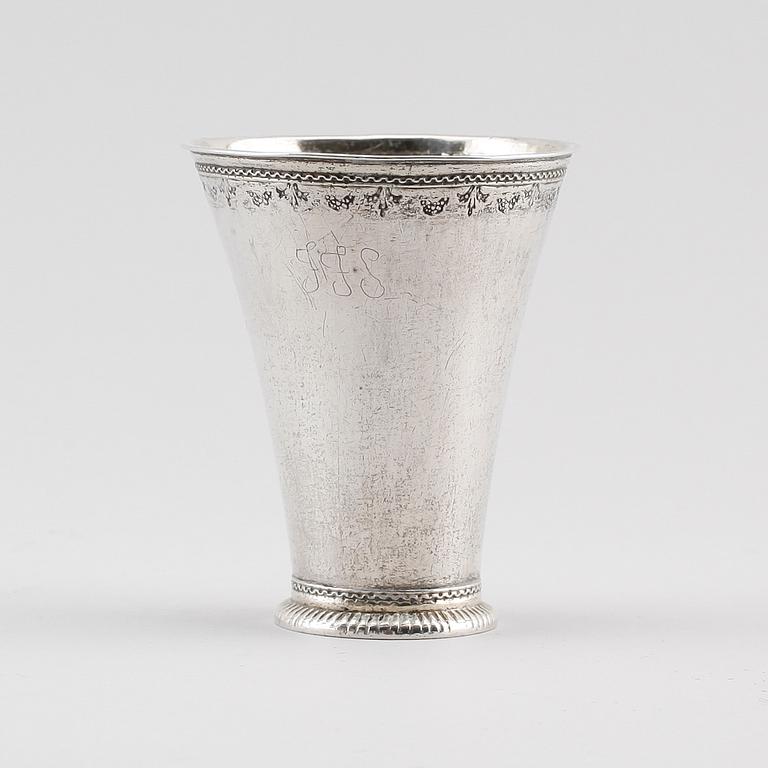 BÄGARE, silver, Henrik Adam Christiernin, Arboga 1740-1760. Vikt ca 60 g.