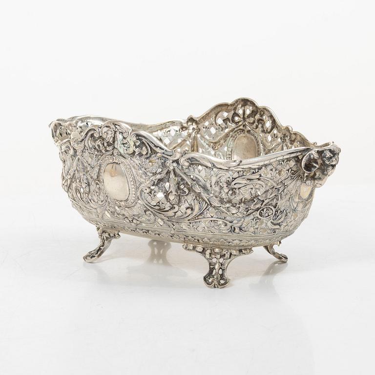 A Louis XVI-style silver bowl, with Swedish import marks, early 20th century.