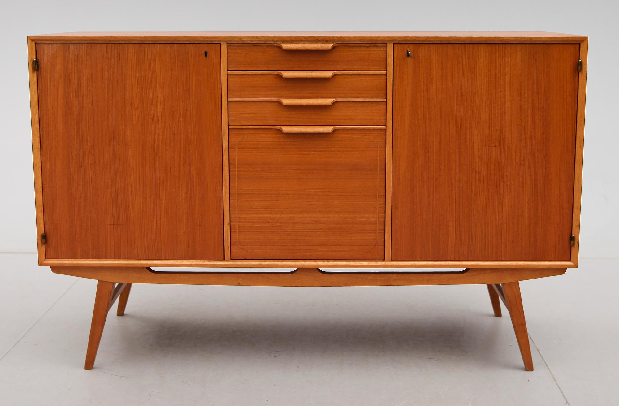 SIDEBOARD, 1900-talets andra hälft.