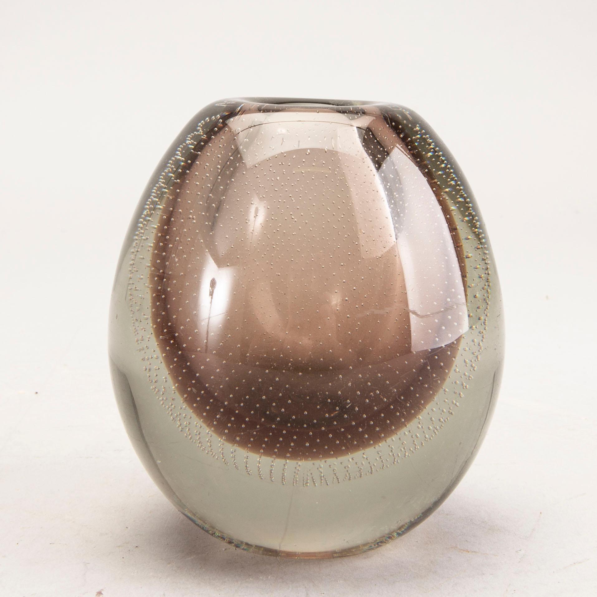 Gunnel Nyman, vase, signed G. Nyman Nuutajärvi Notsjö -47.