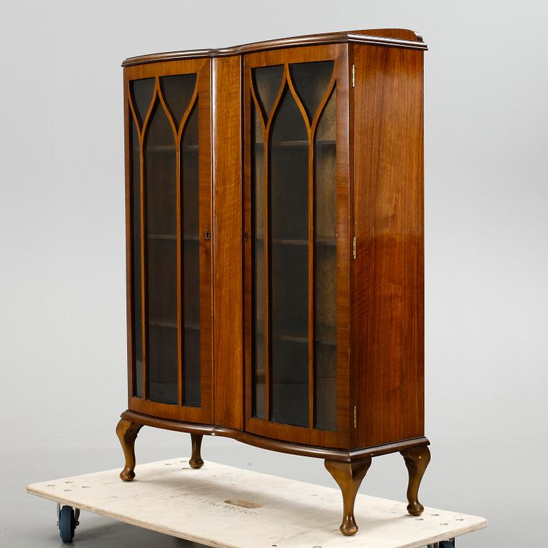 VITRINSKÅP, England, 1900-tal.