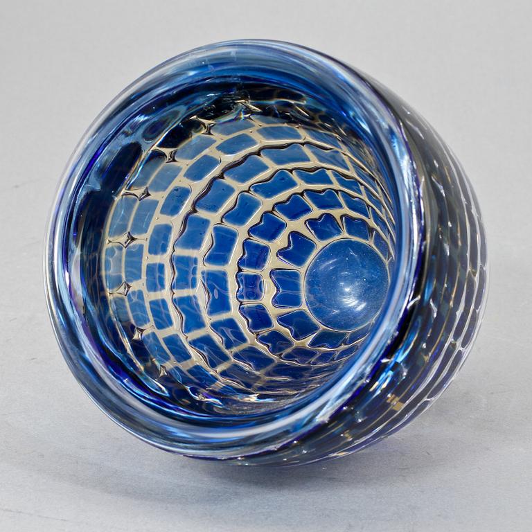 VAS, glas, "Ariel", Ingeborg Lundin, Orrefors, sign.