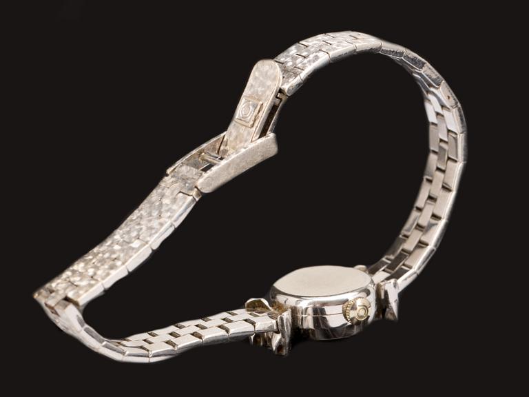 ARMBANDSUR, 18k vitguld med 6 briljantslipade diamanter ca 0,12ct. Certina 1970-tal. Vikt ca 28g.