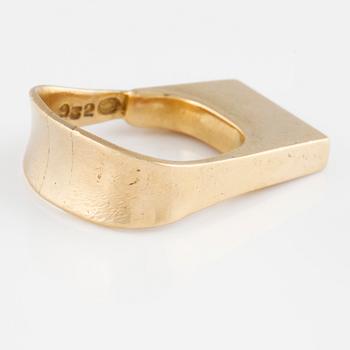 RING, 18K, Torun Bülow-Hübe för Georg Jensen. Vikt 12,2 gram.