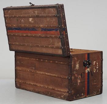 LOUIS VUITTON, a brown trunk, late 19th century.