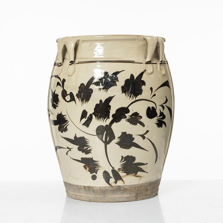 A Cizhou style ceramic jar, Ming dynasty or later.