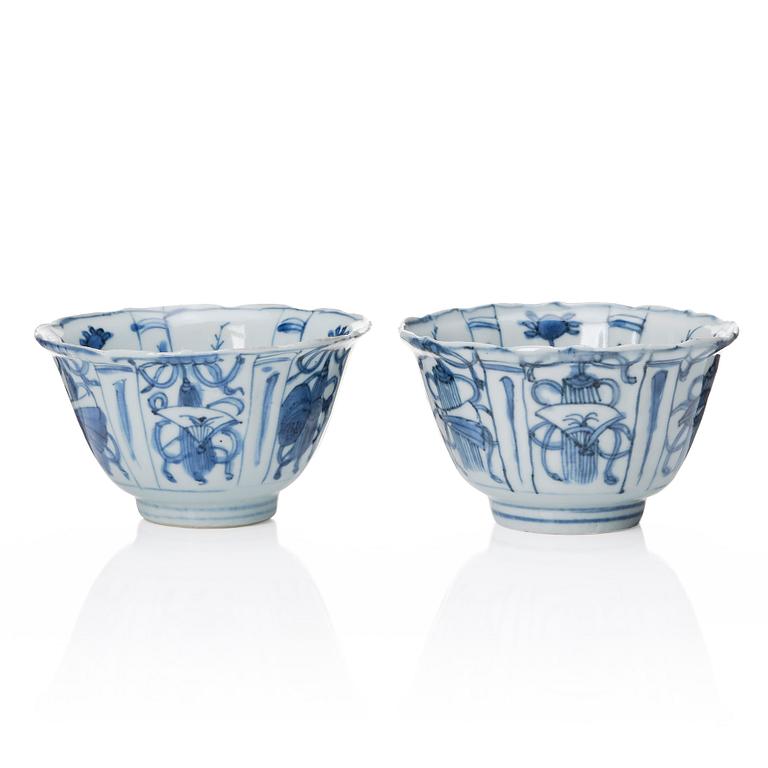 Two blue and white bowls, Ming dynasty, Wanli (1572-1572-1620).