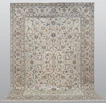 A carpet, Kashan, signed, ca 404 x 280 cm.
