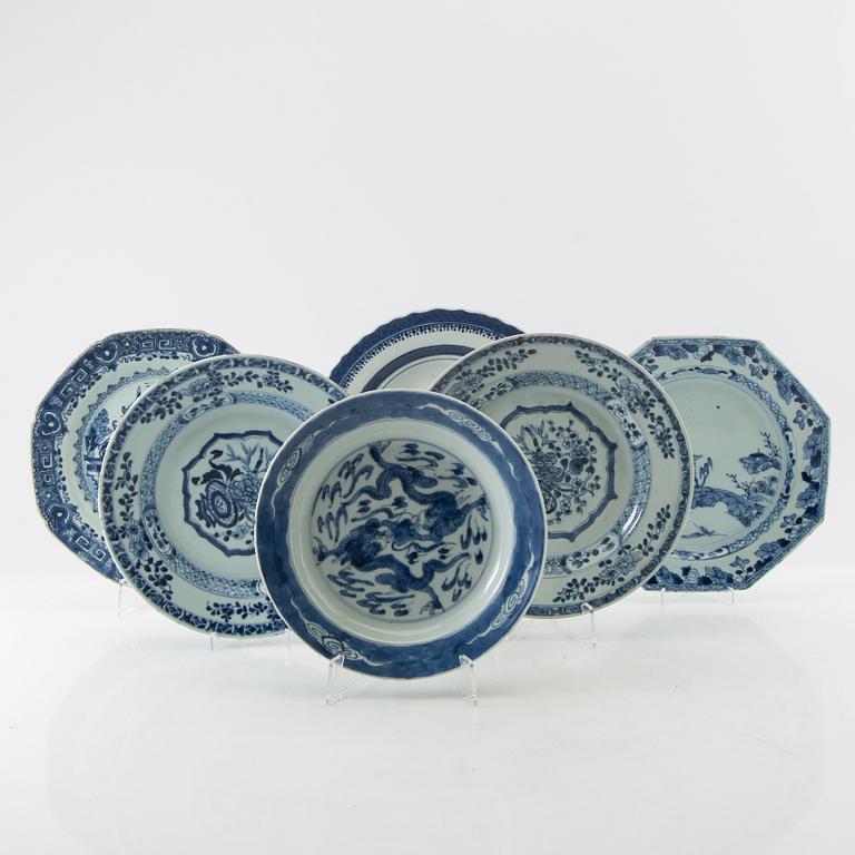 A group of 10 odd blue and white dinner plates, Qing dynasty, 18th/19th century.