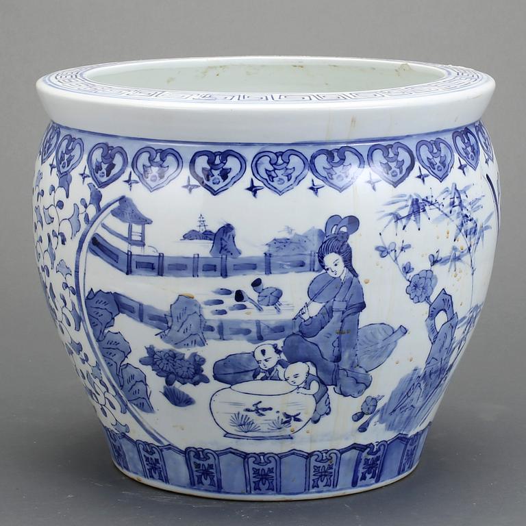 FISKBASÄNG, porslin, Kina, 1900/2000-tal.