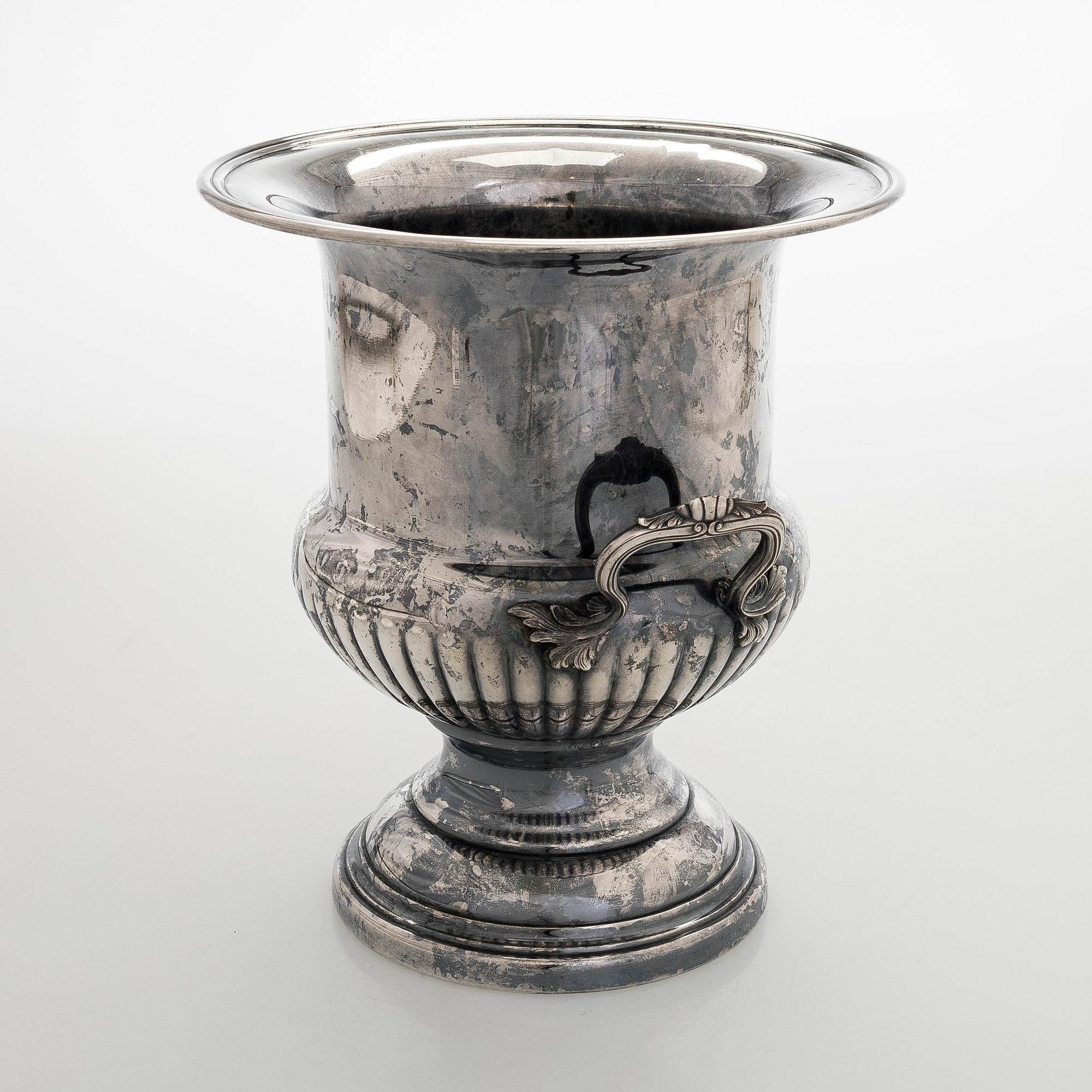 A late 20th century champagne cooler, Fleuron France.