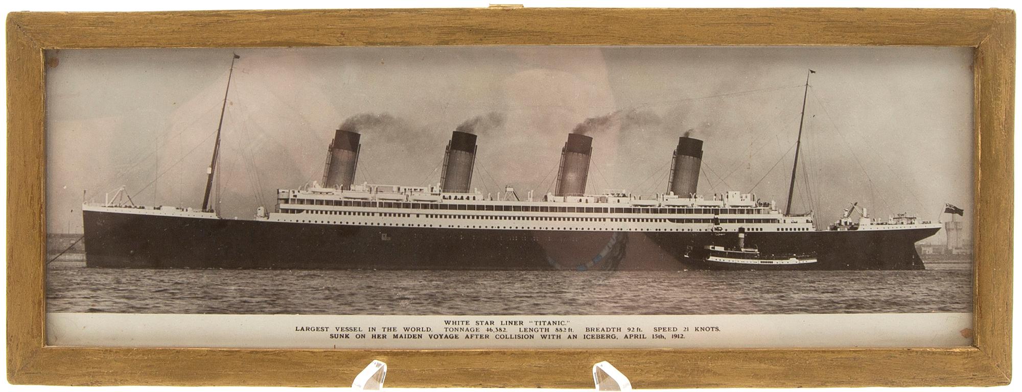 Brochure "White Star Line" as well as a framed photo of "Titanic".