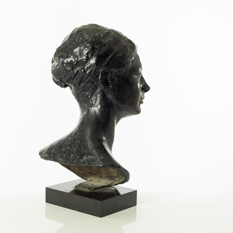 Gudmar Olovson, sculpture. Signed. Numbered. Foundry mark. Bronze, total height 50 cm, length 28 cm.