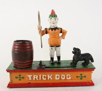 MEKANISK SPARBÖSSA, "Trick dog".