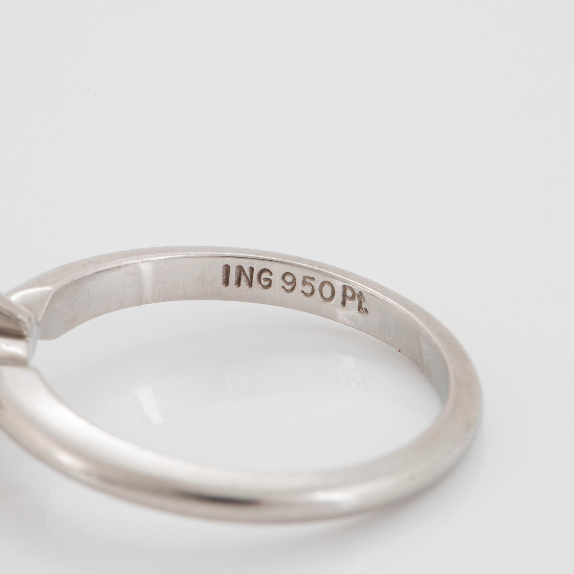 Ring platina med en rund briljantslipad diamant 2.17 ct  kvalitet G si1 enligt medföljande GIA certifkat.