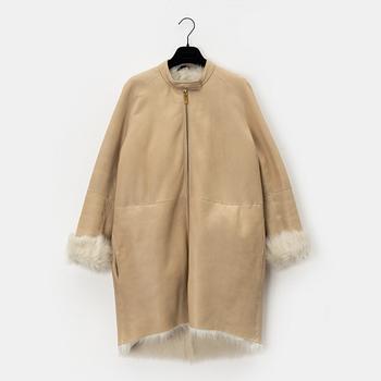 The row, a sheepskin coat, size 2.