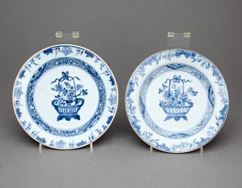 SAMLING PORSLIN, 4 delar, Kina, Qing dynastin bla Kangxi (1662-1722).