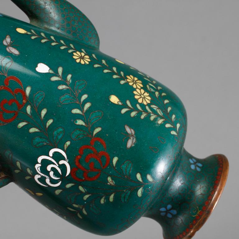 VAS samt KANNA, cloisonné, 1800-talets slut/1900-talets början.