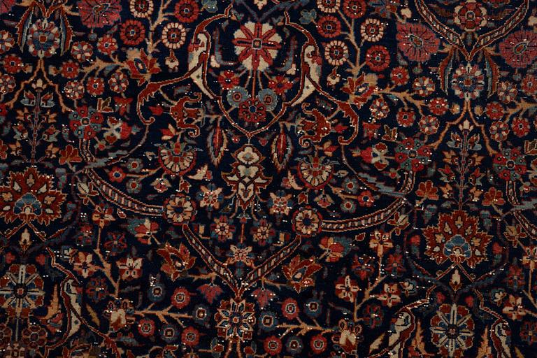 A carpet, semi-antique Kashan, a so-called Dabri, ca 394,5 x 310 cm.