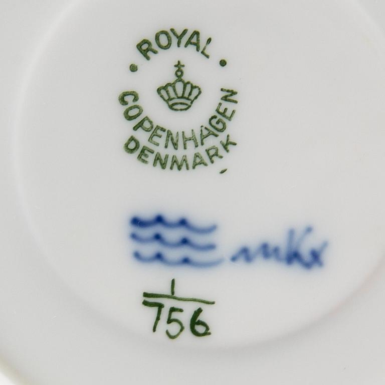 A 24 pcs Musselmalet service from Royal Copenhagen Denmark porcelain first half of the 20th century.