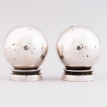 GEORG JENSEN, salt and pepper shakers, silver, design Harald Nielsen. Copenhagen 1945-51.