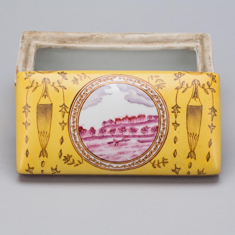 ASK MED LOCK, porslin, Kina, 1900-tal.