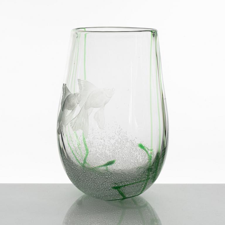 Vicke Lindstrand, a 'Sjögräs' vase, Orrefors, 1942.