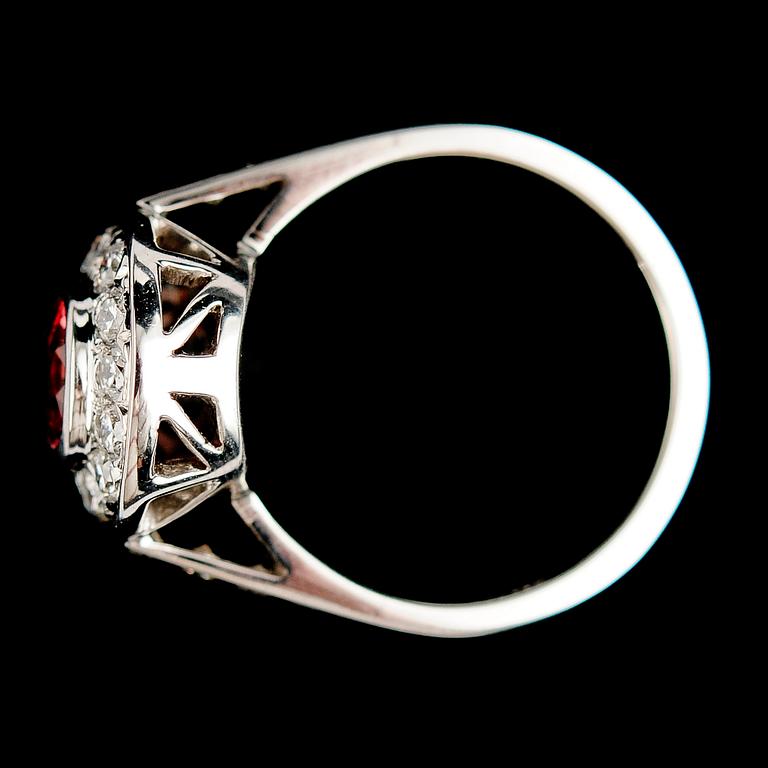 RING, 18 k, med padparadscha safir 2.10 ct och briljanter 0.95 ct TW.