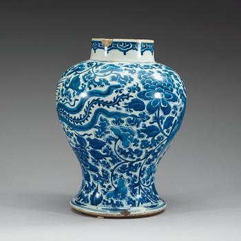 VAS, porslin. Qing dynastin, Kangxi (1662-1722).