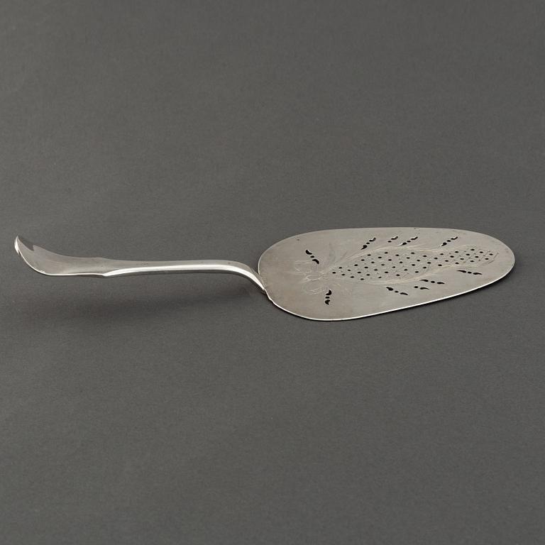 A Danish silver Rococo sandwich-/Fish-spade, mark of Jacob Moinichen, Copenhagen 1776.