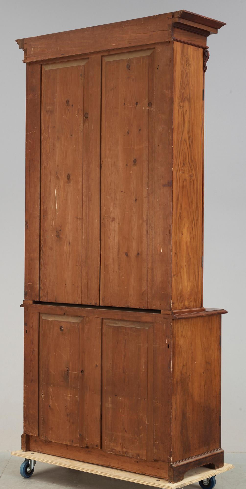 BOKSKÅP, nyrenässans, 1800-talets andra hälft.