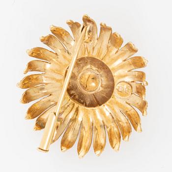 Brooch 18K gold with a cultured pearl.