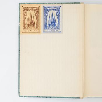 Böcker om svensk keramik. 19 st..