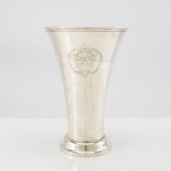A Swedish 20th century silver vase mark of GAB Stockholm 1919, weight 585 grams.