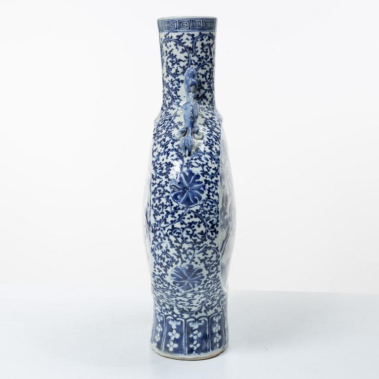 Pilgrimsflaska, porslin, Kina, Qingdynastin, 1800-tal.