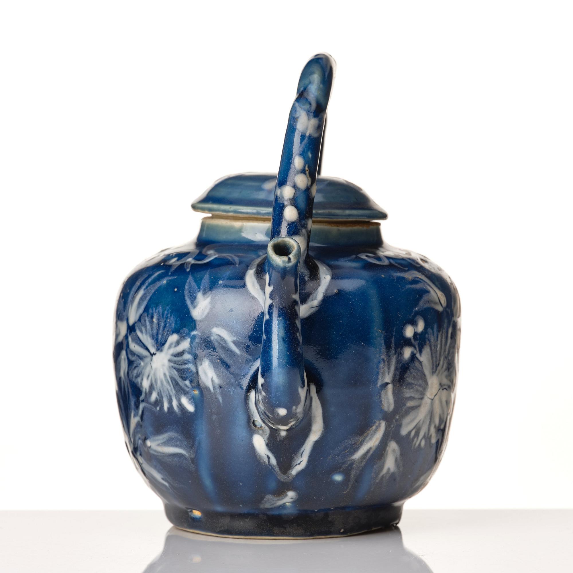 Vinkanna med lock, porslin. Mingdynastin (1368-1644).