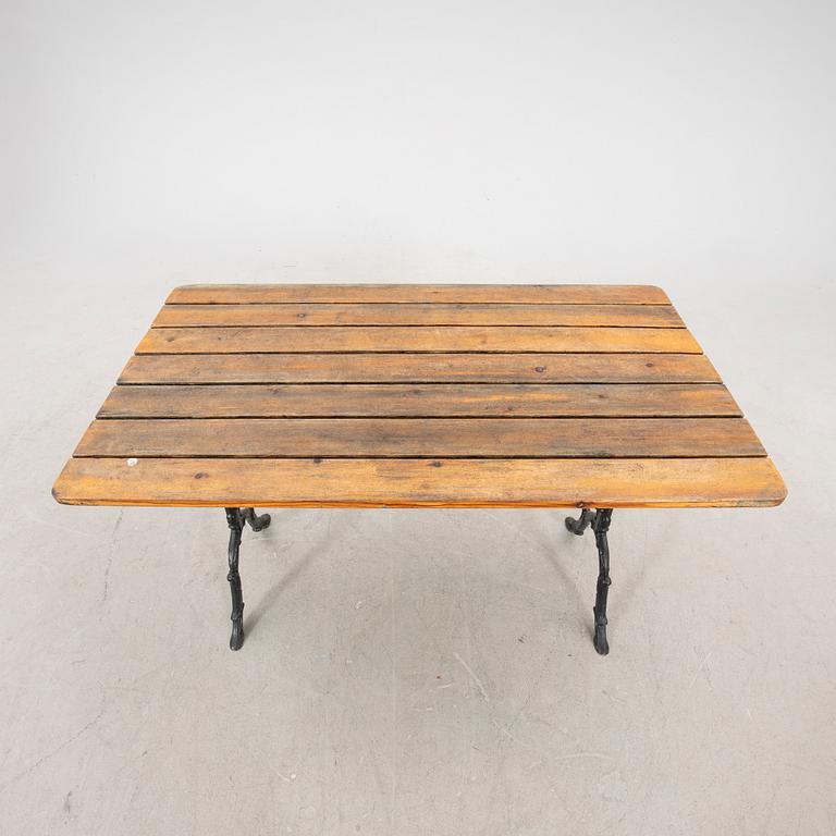 Trädgårdsbord Byarums bruk sent 1900-tal.