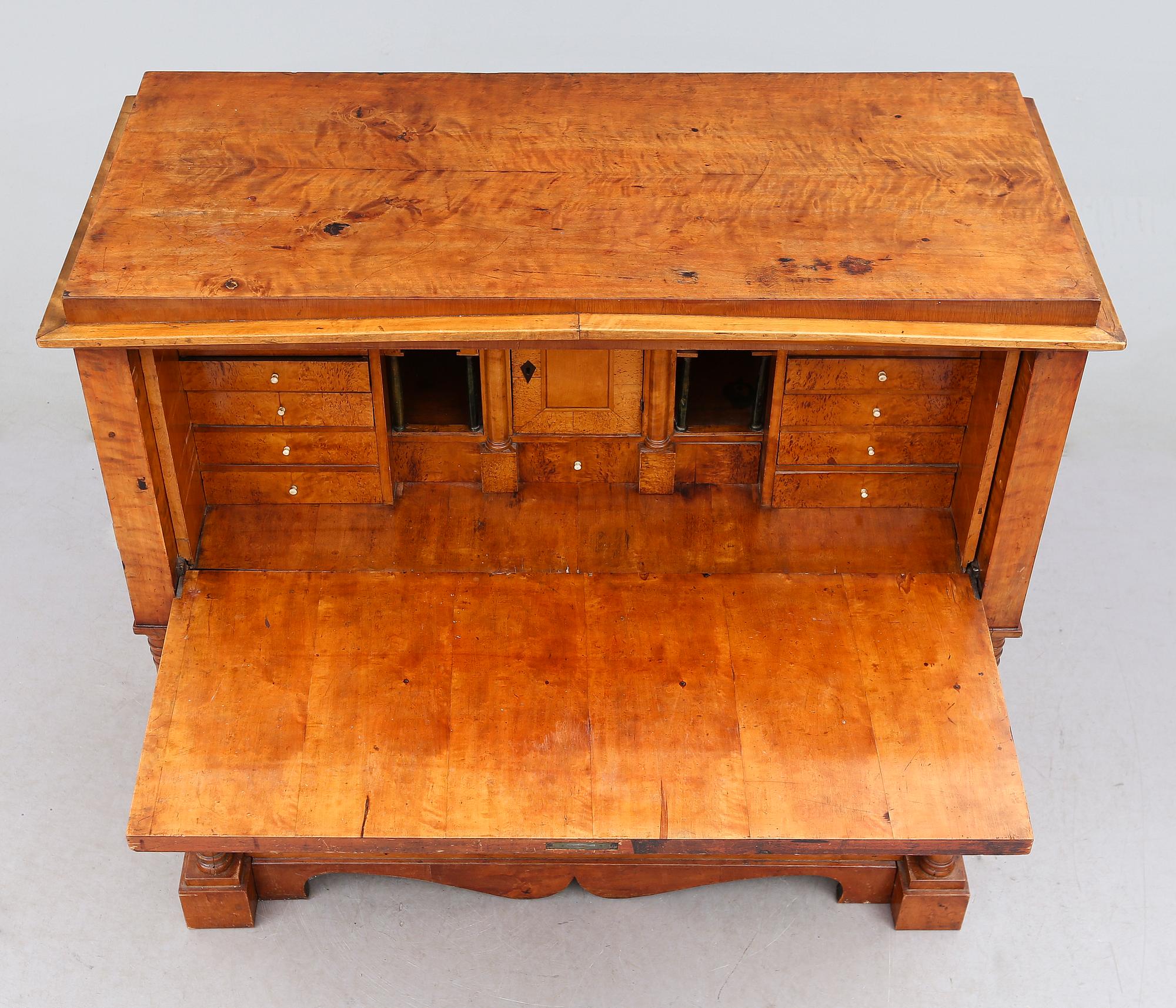 CHIFFONJÉ, 1800-talets mitt.