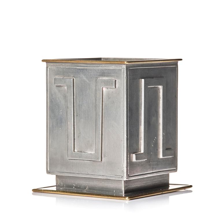 Nils Fougstedt, pennkopp, tenn och mässing, modell A 503, Firma Svenskt Tenn, Stockholm, 1932.