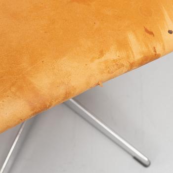 Arne Jacobsen, stolar, ett par, "Oxford", Fritz Hansen, Danmark.