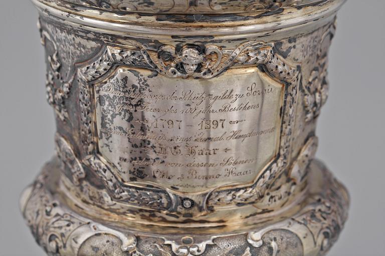 PRAKTPOKAL, underhaltigt silver, nyrenässans, TH Müller, Tyskland, dat 1897, vikt ca 1400 gram.