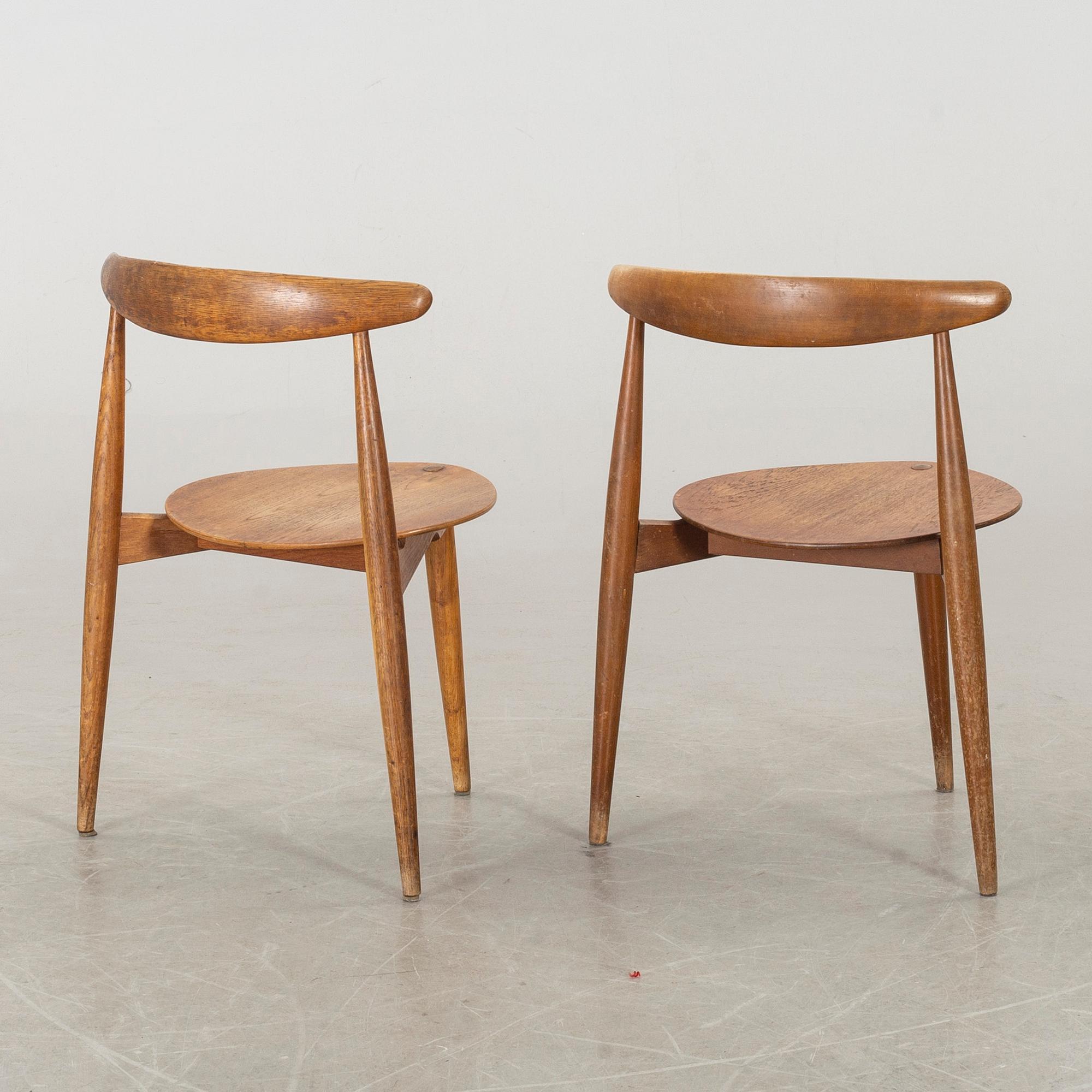 HANS J WEGNER, Stolar ett par "Hjertestolen".
