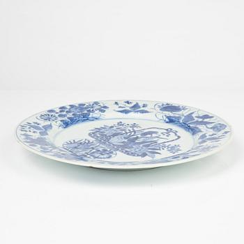 A blue and white Kangxi style Chinese porcelain plate, Qing Dynasty, 19th Century.