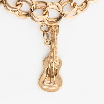 Armband 18K guld bismarcklänk, med berlocker.