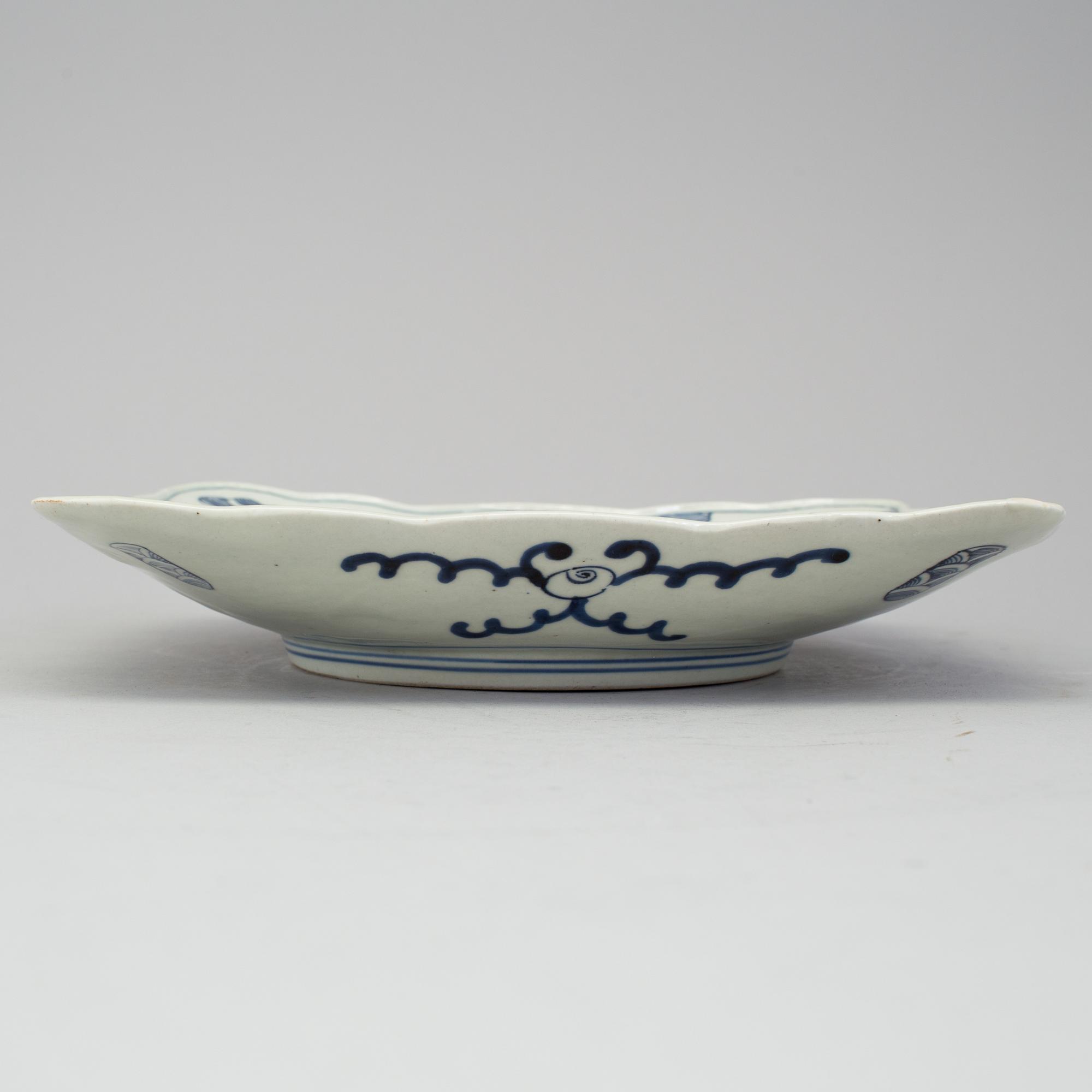 A japanese rectangular plate with a map of Japan and neighbouring islands. Arita ware. Edo period, Tenpo era (1830-43).